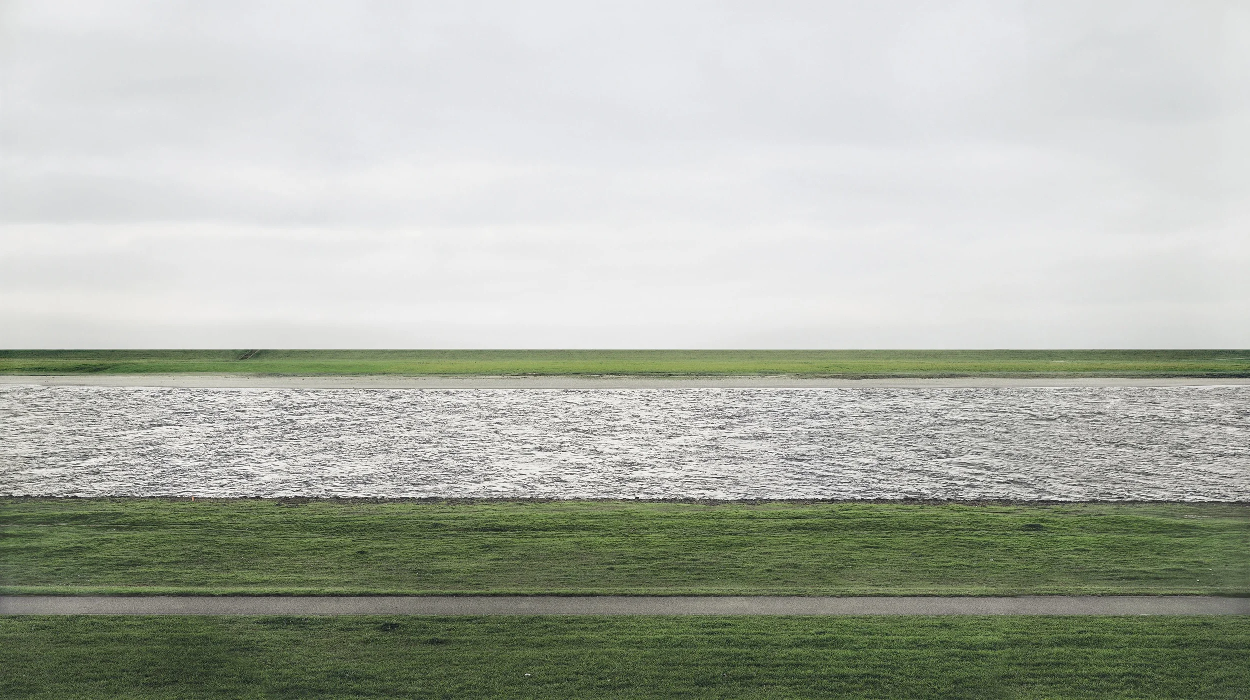 Der Rhine, II 1999 C print on paper 156 x 308 cm 