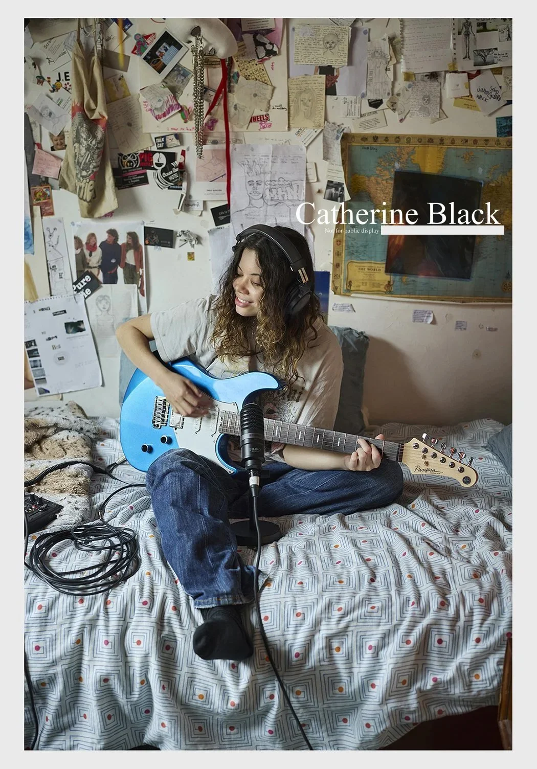 040_CatBlack2026_Lifestyle.jpg
