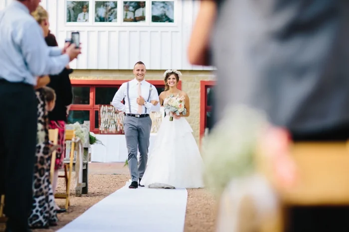 byron_colby_barn_wedding_0014.jpg