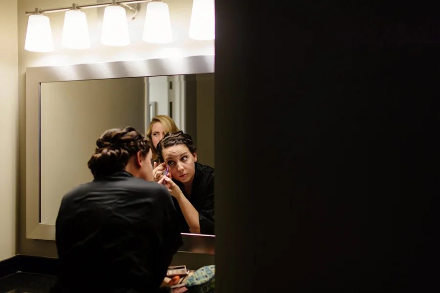 001-bride-getting-ready.jpg
