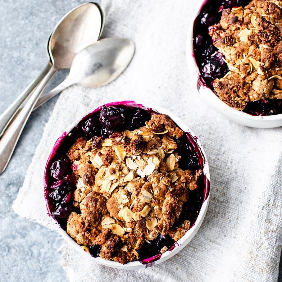 #cobblers and #crisps are my favorite #glutenfree #dessert. My #cookbook, #glutenfreebakingathome is  packed with endless variations for both. I like to make them in individual heat-safe ramekins and freeze them. Like this #blueberrycrisp. Photo by @