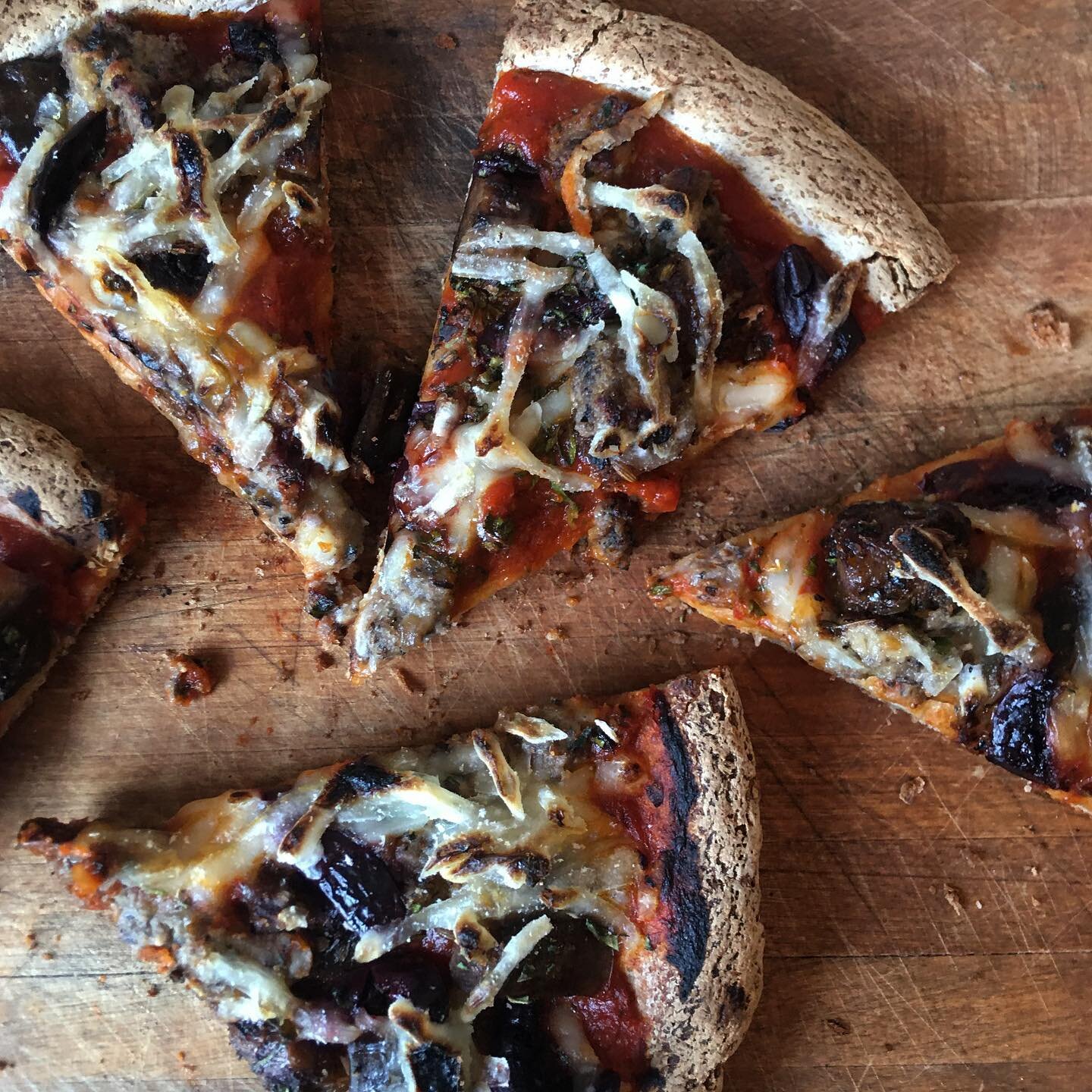 I have been perfecting my #recipe for #vegan #glutenfreepizza. This has been an ongoing project for years. As I learn more I incorporate my new knowledge and continue to perfect the old recipes. This one is topped with #eggplant #kalamataolives #vega