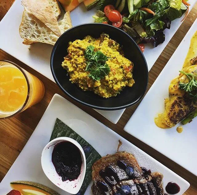 Invitation V brunch.jpg