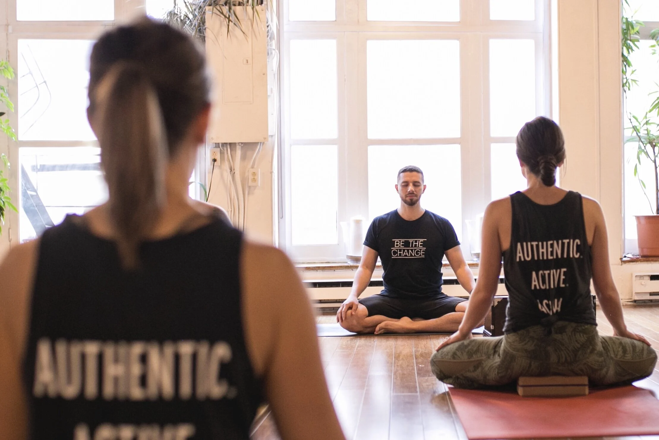 Recevez des conseils personnalisés et le soutien nécessaire à l’avancement de votre pratique de yoga – au studio ou dans le lieu externe de votre choix -, de la part de notre talentueuse équipe de professeurs.