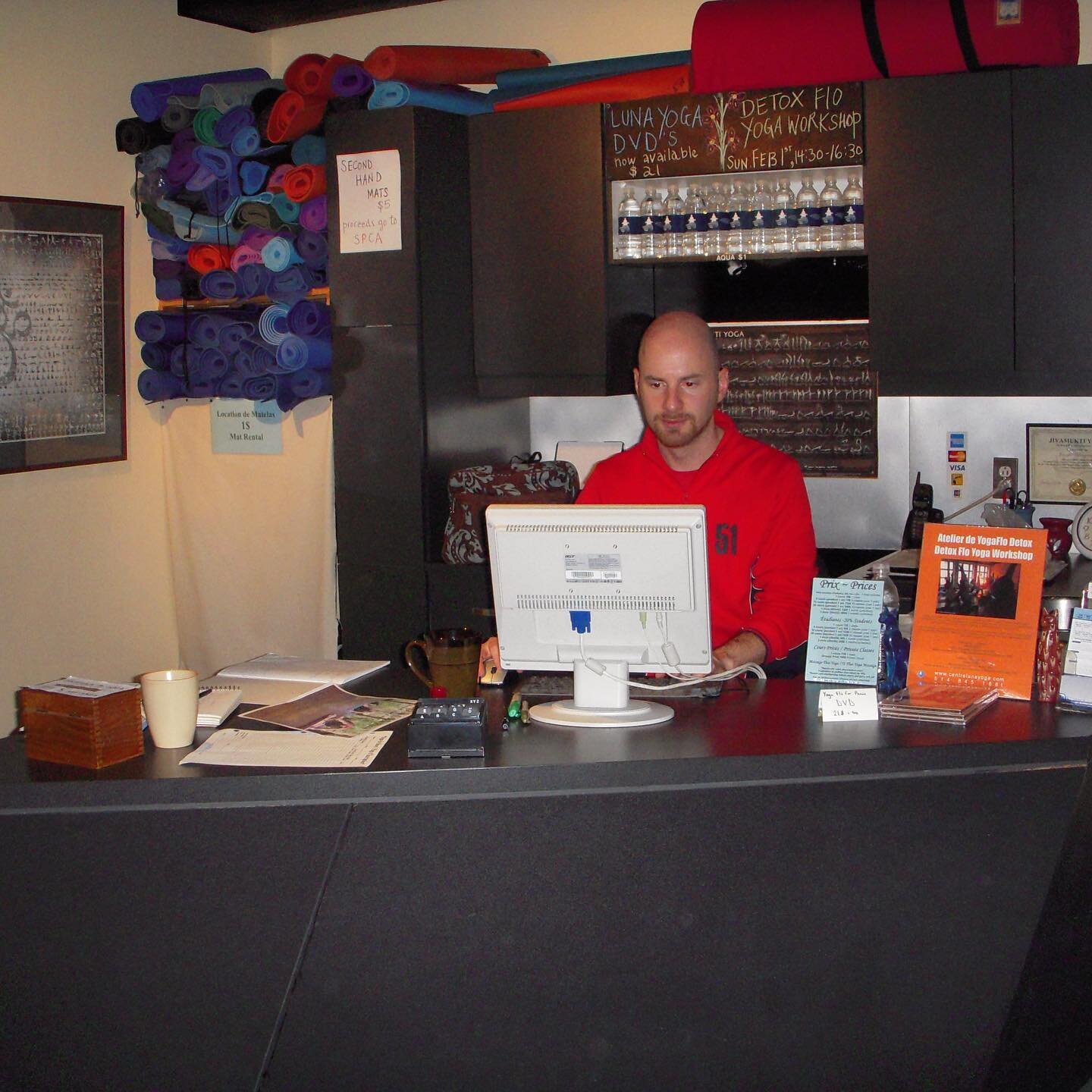 🥰Remember this guy? That is one RED sweatshirt! Luna has changed a lot (check out that reception desk!) but so much hasn&rsquo;t, including the amazing people who make up this community ❣️It&rsquo;s the people who make up the heart of Luna. Somehow,