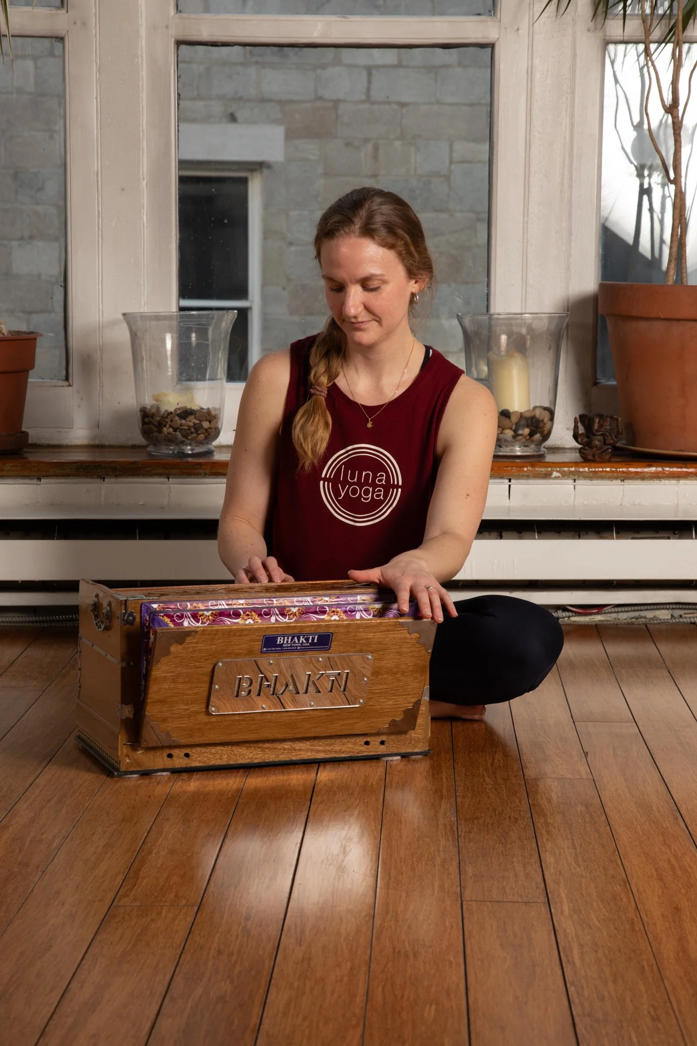 Lea Perret Harmonium Teacher