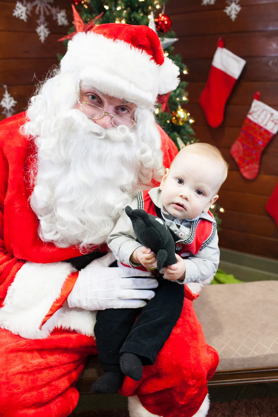 020-santa--perch-and-play--katheryn-moran-photography--christmas-tree--santa-visits--bellingham--washington-.jpg