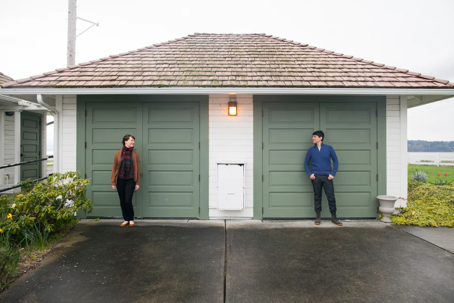018-mukilteo-washington-lighthouse-engagement-session.jpg
