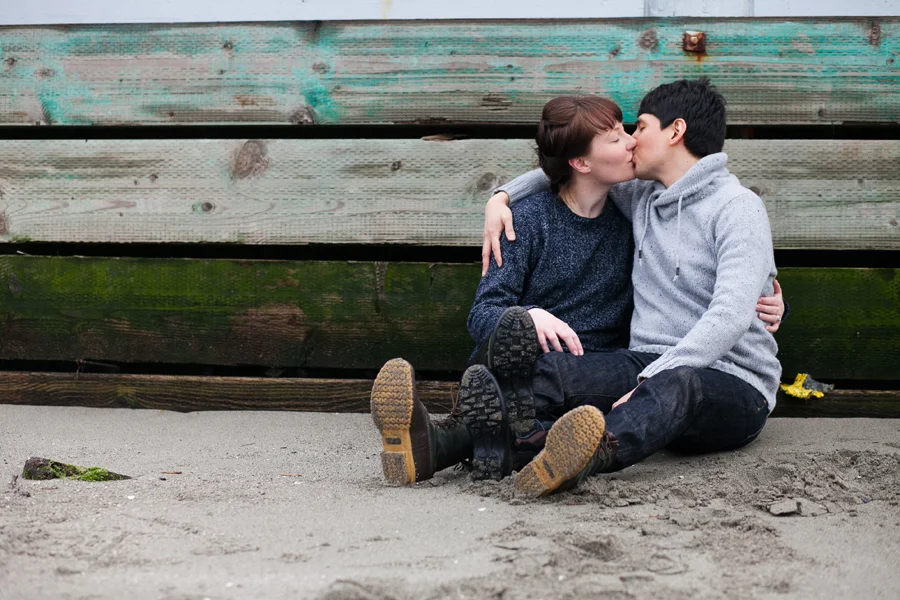 025-mukilteo-washington-lighthouse-engagement-session.jpg