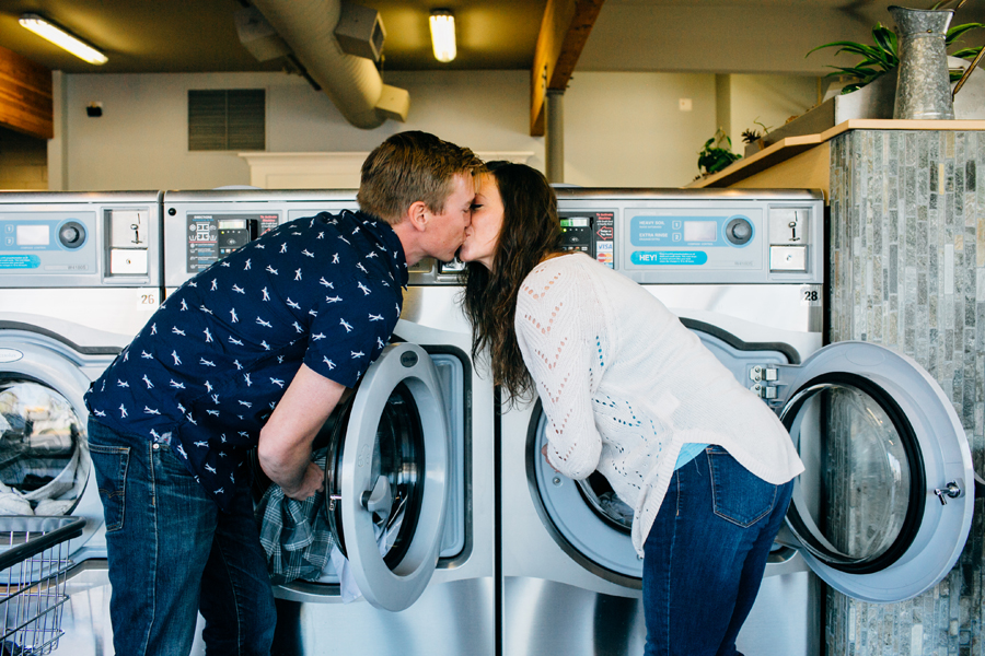 006-bellingham-engagement-lifestyle-photographer-photo-brio-laundromat.jpg