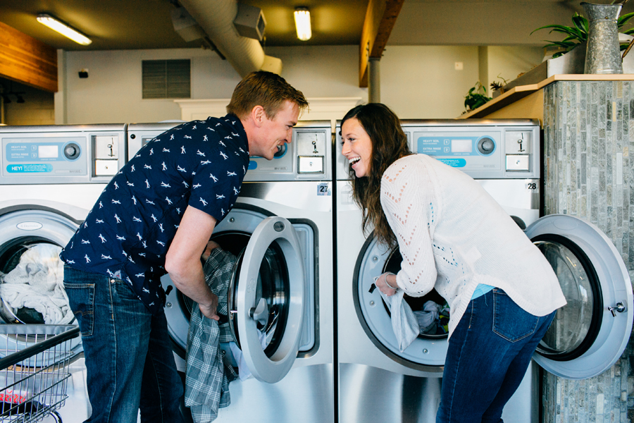 005-bellingham-engagement-lifestyle-photographer-photo-brio-laundromat.jpg