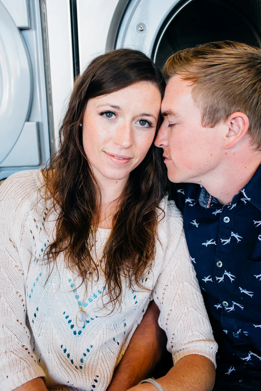 009-bellingham-engagement-lifestyle-photographer-photo-brio-laundromat.jpg