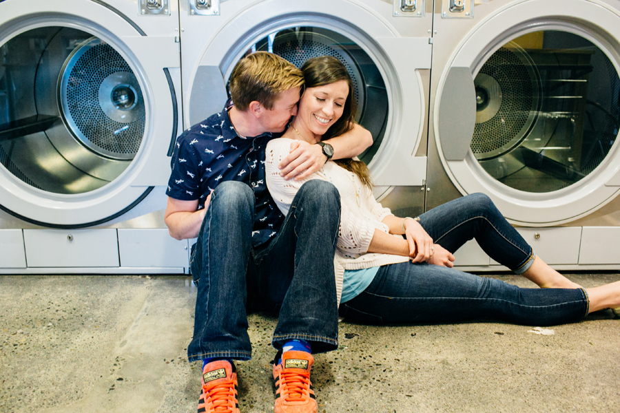 012-bellingham-engagement-lifestyle-photographer-photo-brio-laundromat.jpg