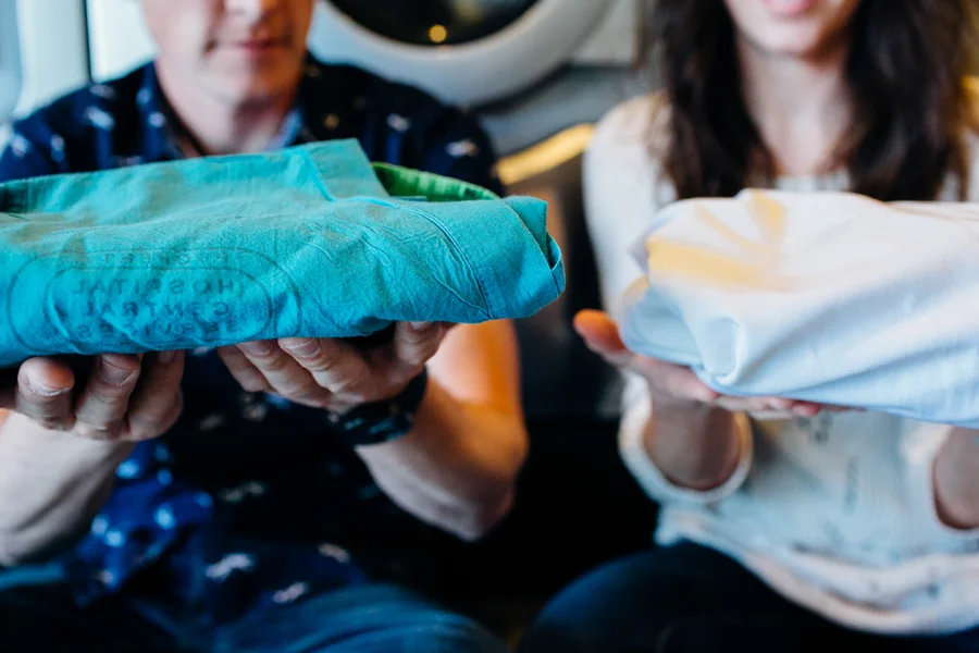 016-bellingham-engagement-lifestyle-photographer-photo-brio-laundromat.jpg