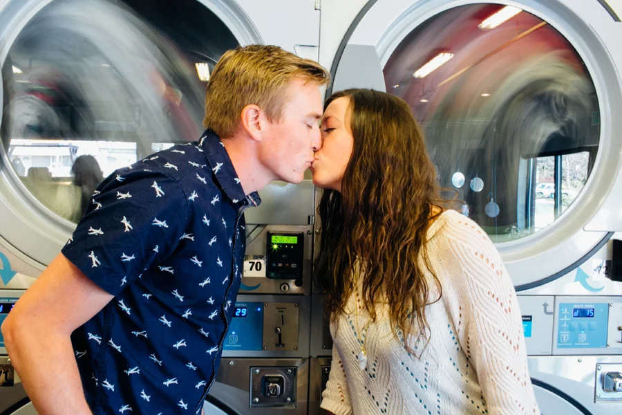 017-bellingham-engagement-lifestyle-photographer-photo-brio-laundromat.jpg