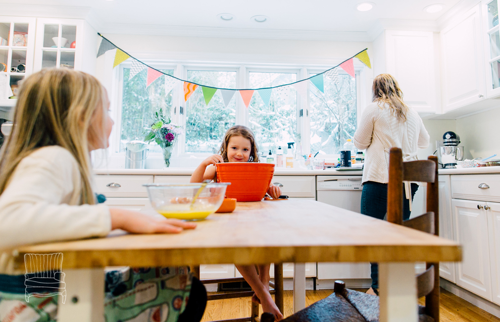 006-bellingham-family-lifestyle-photographer-katheryn-moran-kitchen-baking-pippin.jpg