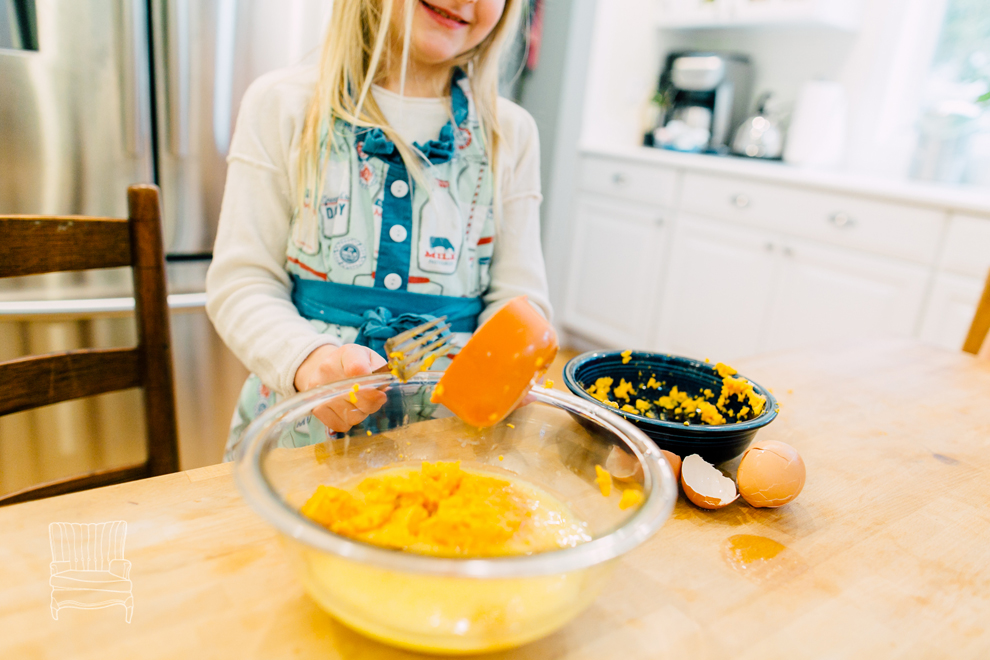 008-bellingham-family-lifestyle-photographer-katheryn-moran-kitchen-baking-pippin.jpg