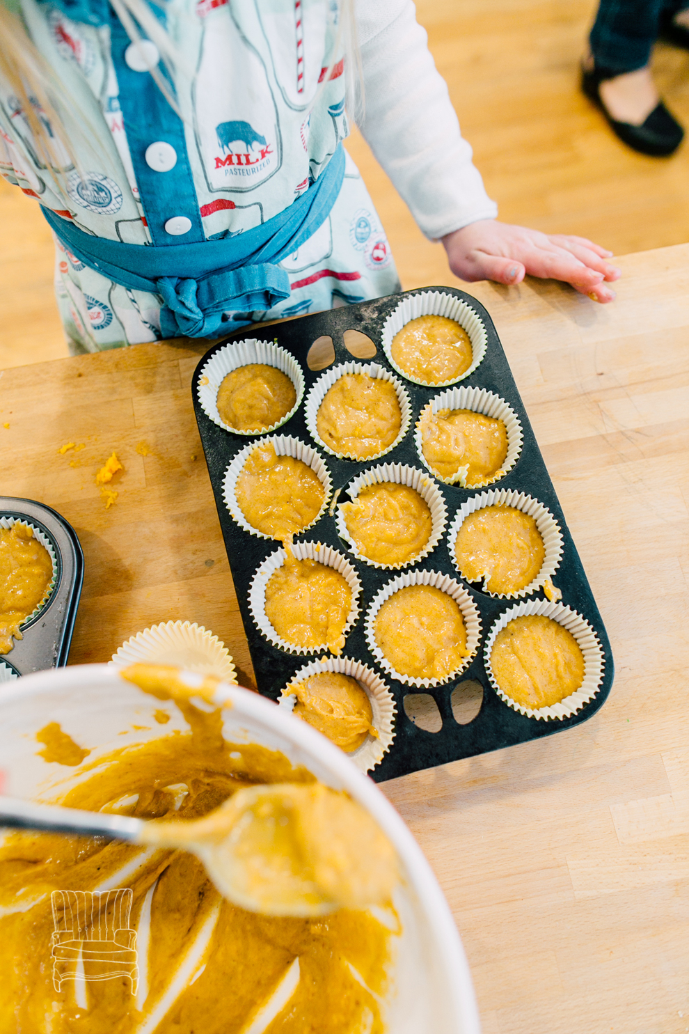 017-bellingham-family-lifestyle-photographer-katheryn-moran-kitchen-baking-pippin.jpg