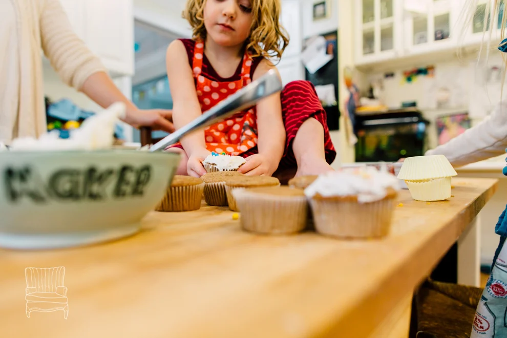 019-bellingham-family-lifestyle-photographer-katheryn-moran-kitchen-baking-pippin.jpg