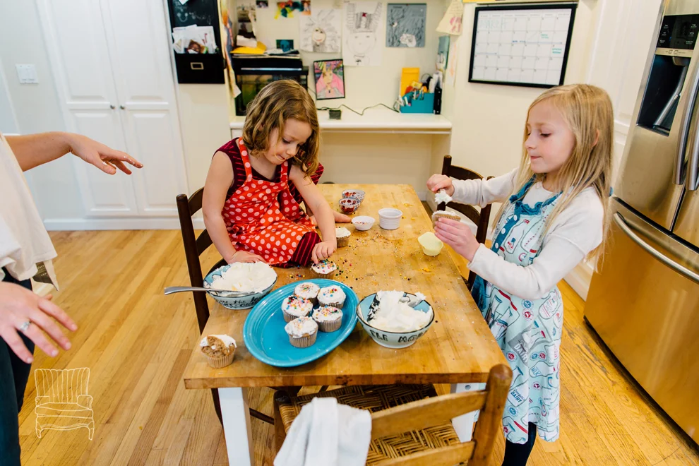 026-bellingham-family-lifestyle-photographer-katheryn-moran-kitchen-baking-pippin.jpg