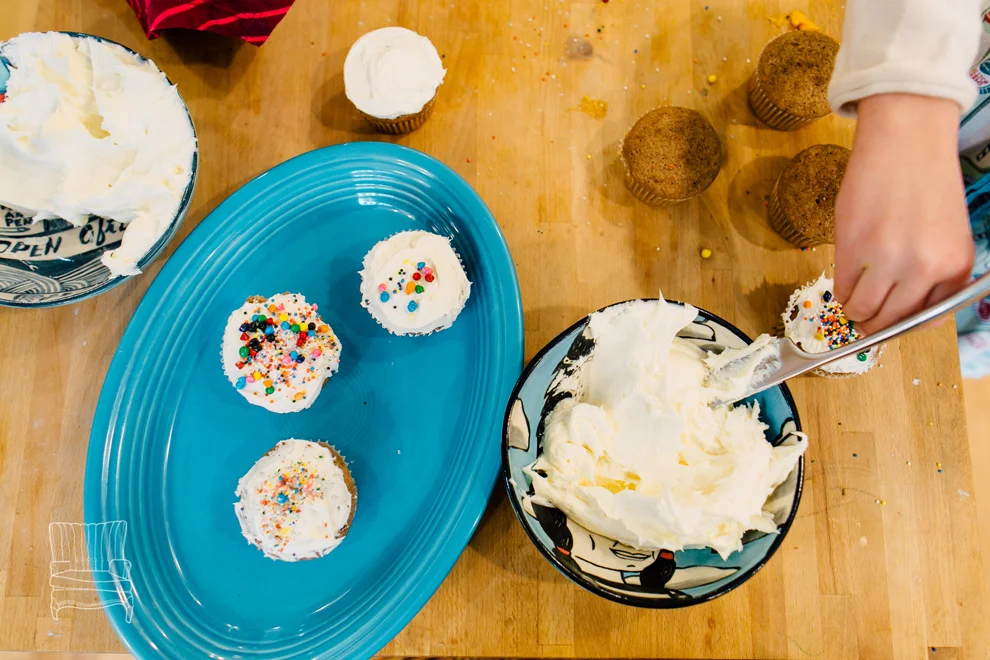 024-bellingham-family-lifestyle-photographer-katheryn-moran-kitchen-baking-pippin.jpg