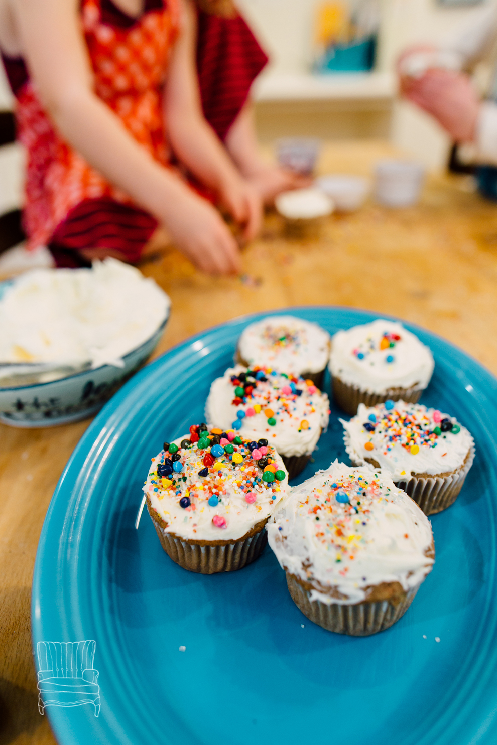 027-bellingham-family-lifestyle-photographer-katheryn-moran-kitchen-baking-pippin.jpg