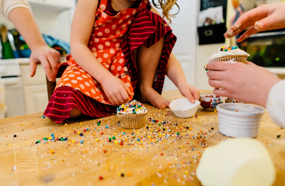 030-bellingham-family-lifestyle-photographer-katheryn-moran-kitchen-baking-pippin.jpg
