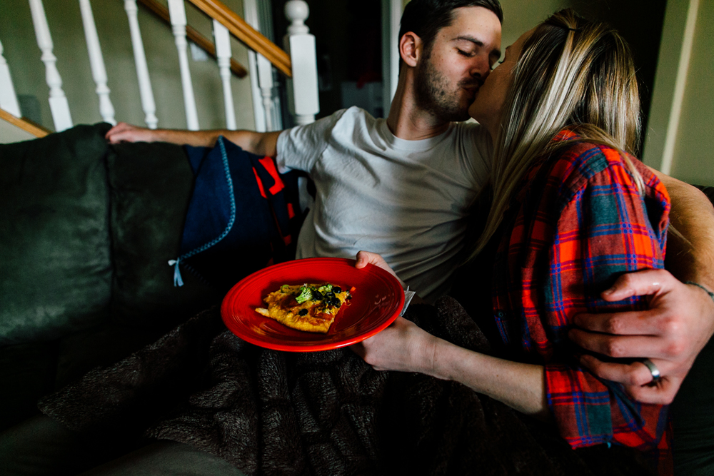 028-bellingham-lifestyle-photographer-katheryn-moran-pizza-baking-home-session-anna-rudy.jpg