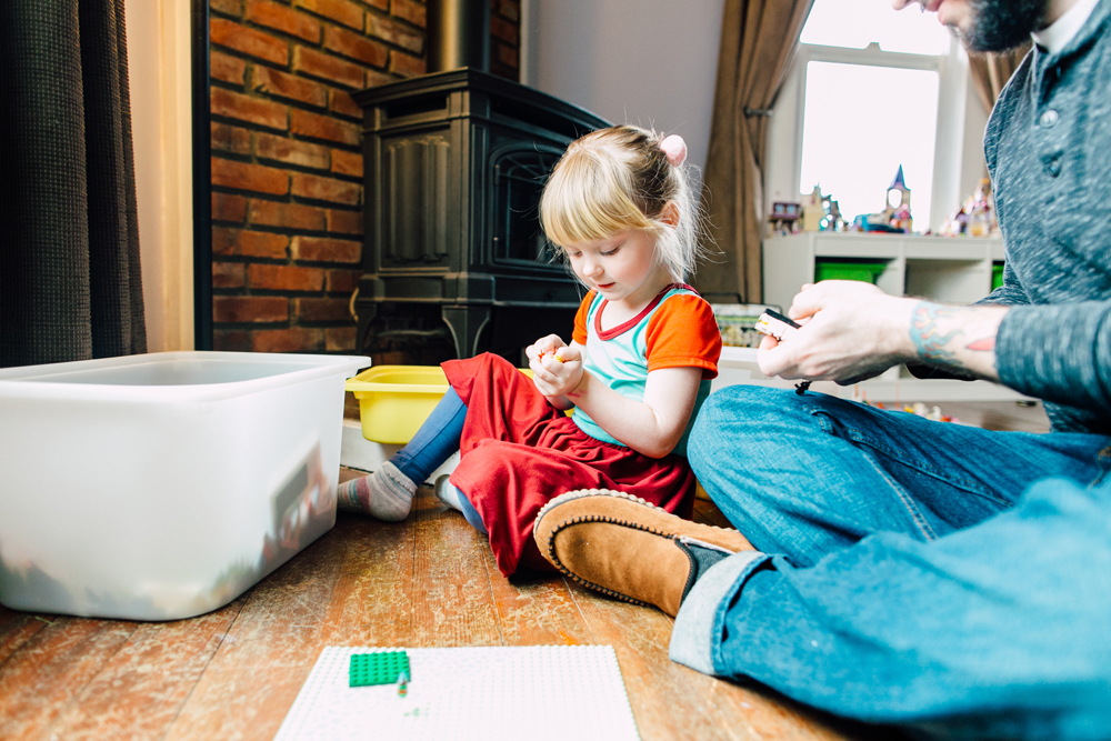 008-bellingham-lifestyle-photographer-katheryn-moran-lego-building-in-home-session.jpg