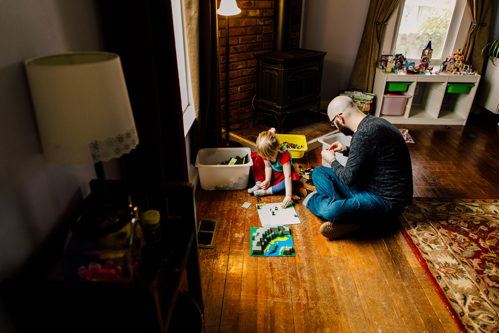 010-bellingham-lifestyle-photographer-katheryn-moran-lego-building-in-home-session.jpg