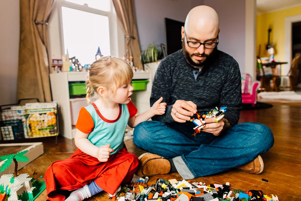 021-bellingham-lifestyle-photographer-katheryn-moran-lego-building-in-home-session.jpg