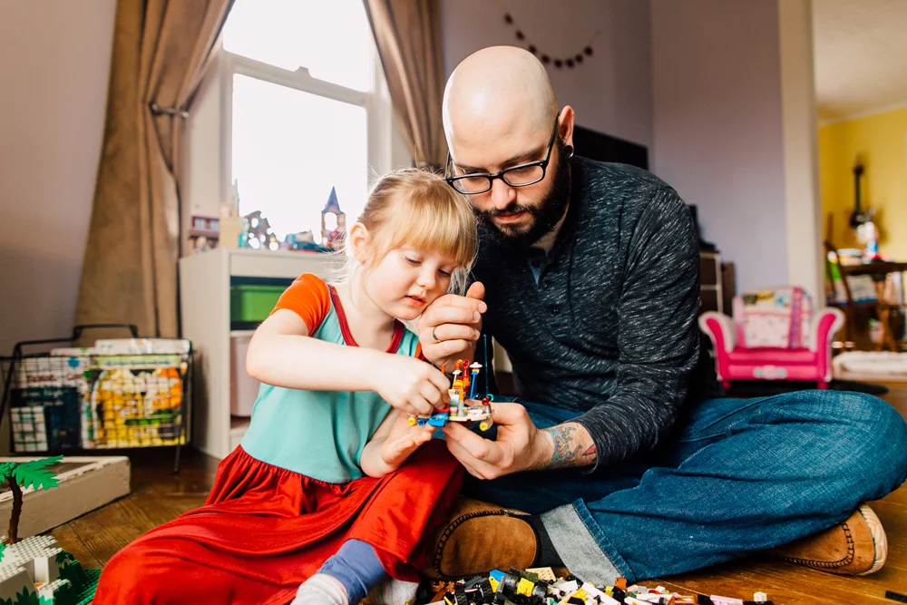 022-bellingham-lifestyle-photographer-katheryn-moran-lego-building-in-home-session.jpg