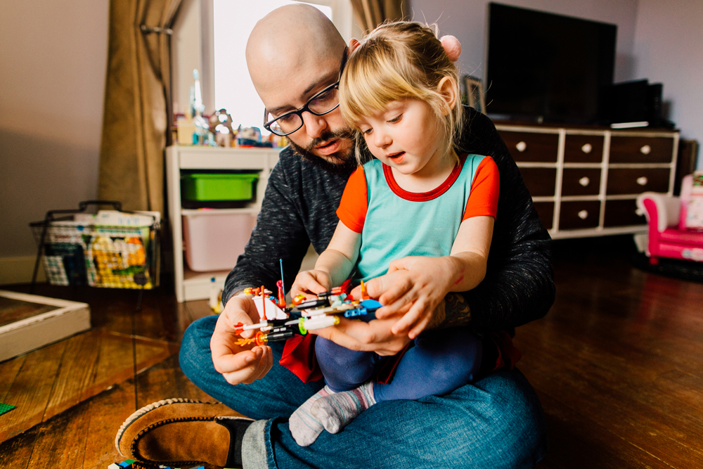 024-bellingham-lifestyle-photographer-katheryn-moran-lego-building-in-home-session.jpg