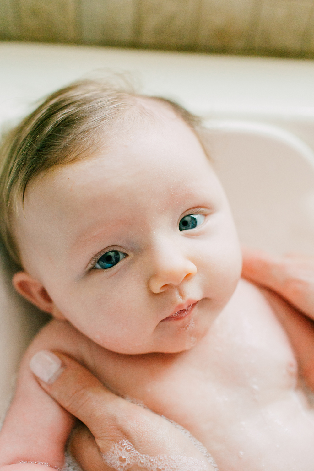 005-bellingham-lifestyle-photographer-katheryn-moran-baby-isla-bath.jpg