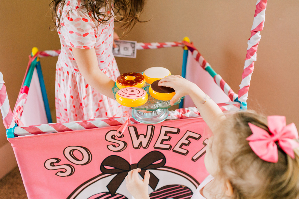 009-bellingham-family-lifestyle-photographer-katheryn-moran-donut-shop-ludke.jpg