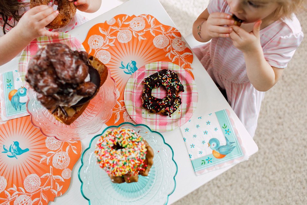 018-bellingham-family-lifestyle-photographer-katheryn-moran-donut-shop-ludke.jpg