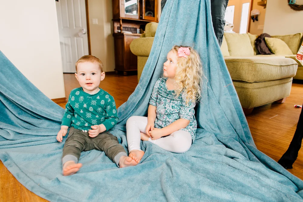 003-bellingham-family-lifestyle-photographer-katheryn-moran-fort-building-pillow-fight-lewis.jpg