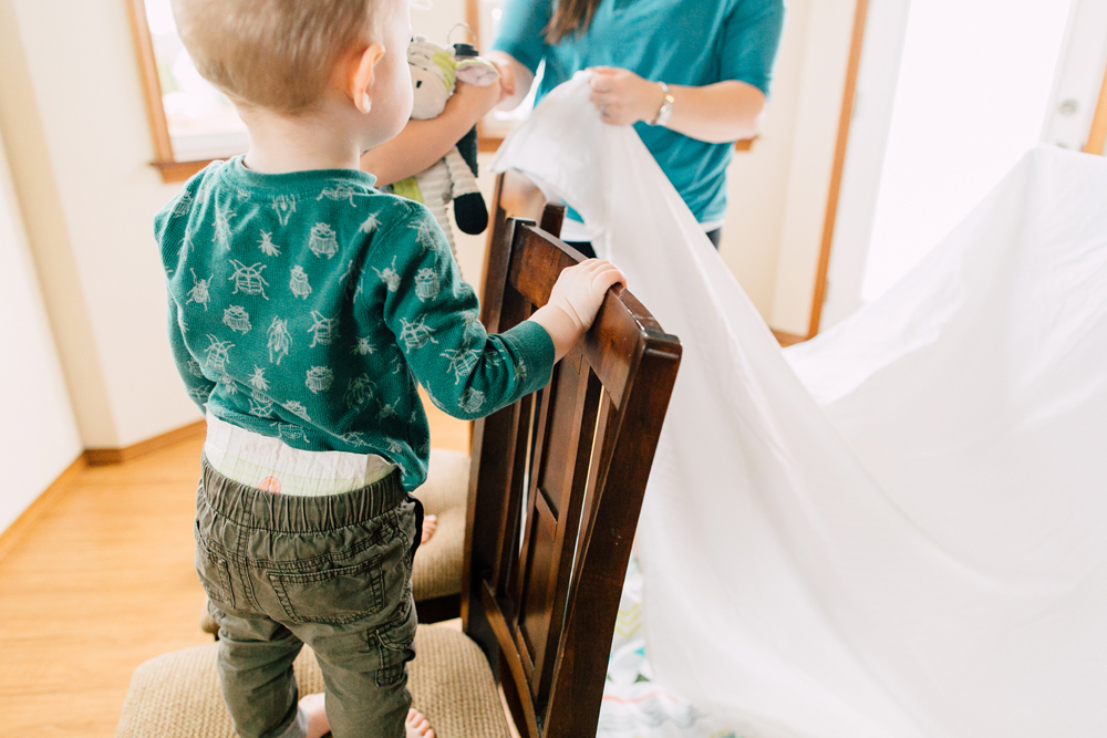 006-bellingham-family-lifestyle-photographer-katheryn-moran-fort-building-pillow-fight-lewis.jpg