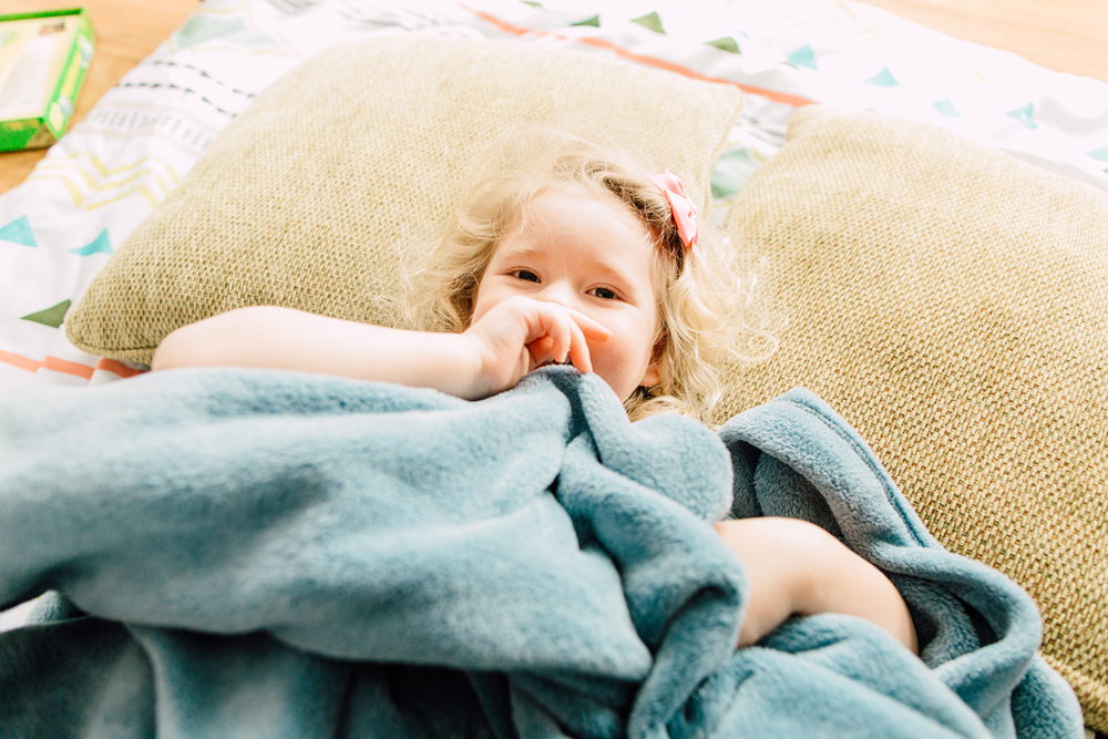 014-bellingham-family-lifestyle-photographer-katheryn-moran-fort-building-pillow-fight-lewis.jpg