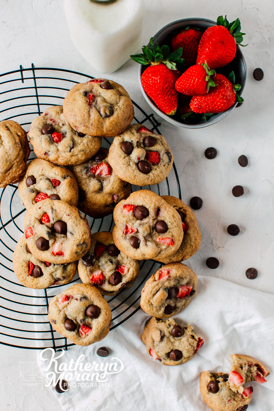 002-bellingham-portland-food-photographer-katheryn-moran-chocolate-chip-cookies-strawberry.jpg