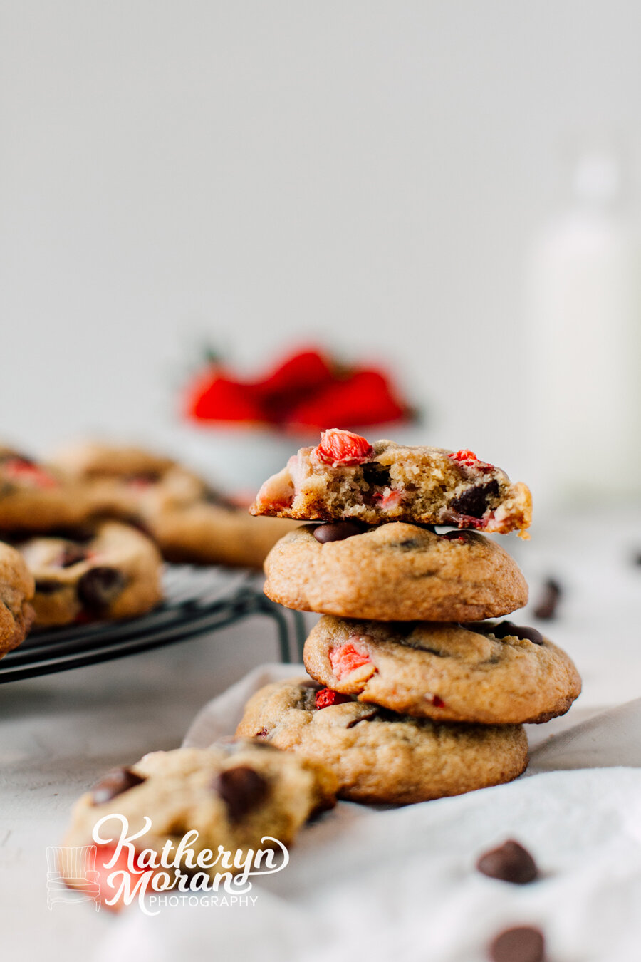 004-bellingham-portland-food-photographer-katheryn-moran-chocolate-chip-cookies-strawberry.jpg