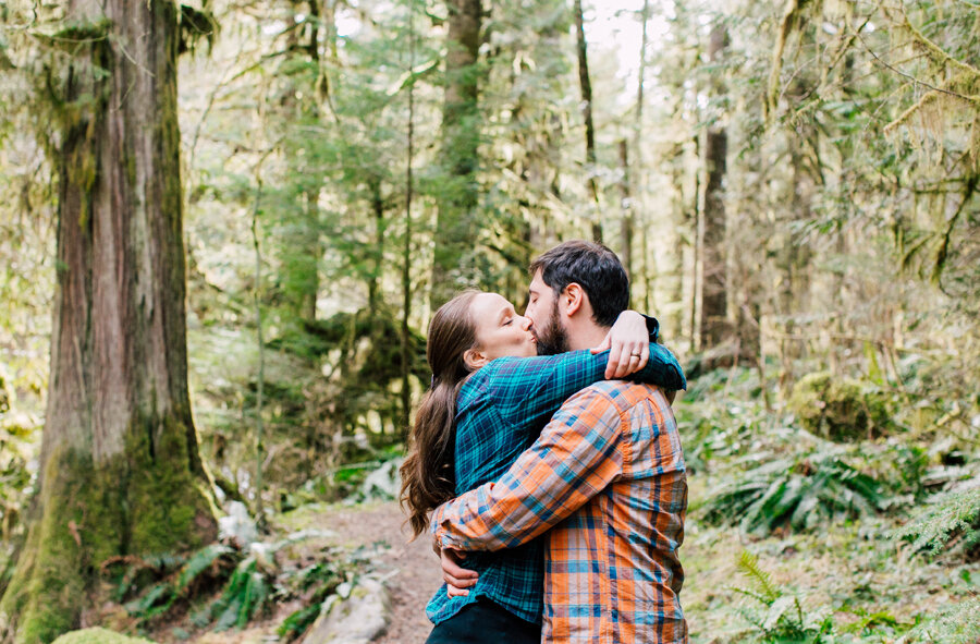 031-bellingham-engagement-photographer-katheryn-moran-horseshoe-bend-trail-lauryn-joel.jpg