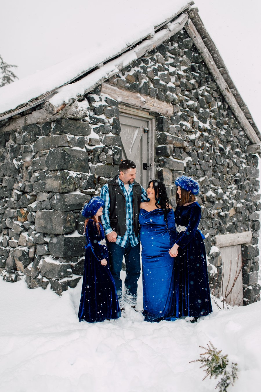 015-bellingham-family-maternity-photographer-katheryn-moran-mount-baker-snow-robin.jpg