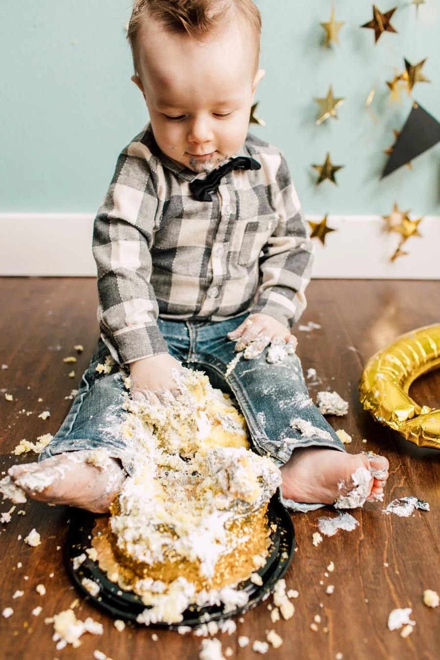 022-bellingham-one-year-cake-smash-photographer-katheryn-moran-huck-2022.jpg