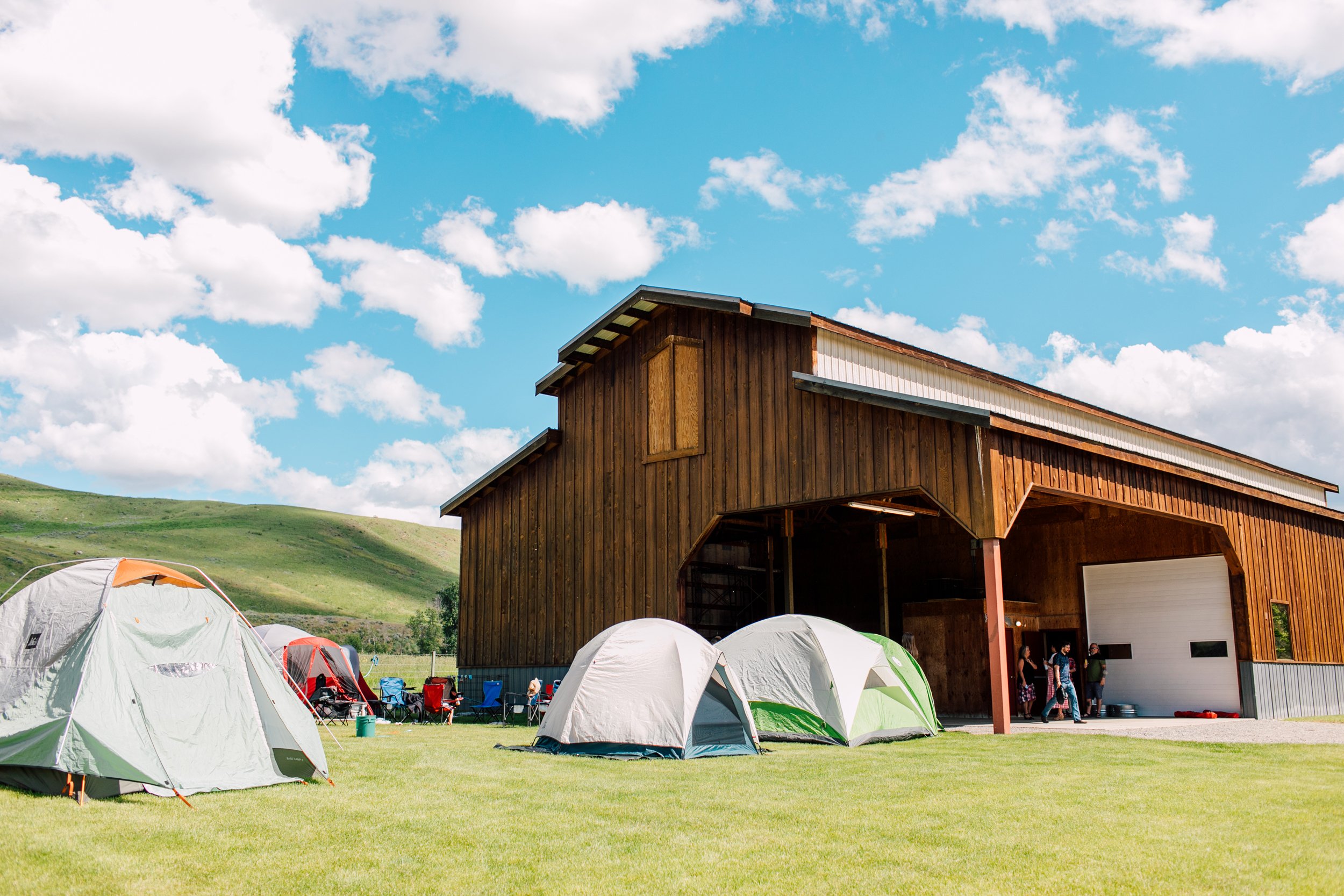 Winthrop Pacific Northwest Wedding Photographer Katheryn Moran Pipestone Canyon Ranch Colorful Fun Authentic Wedding Photography