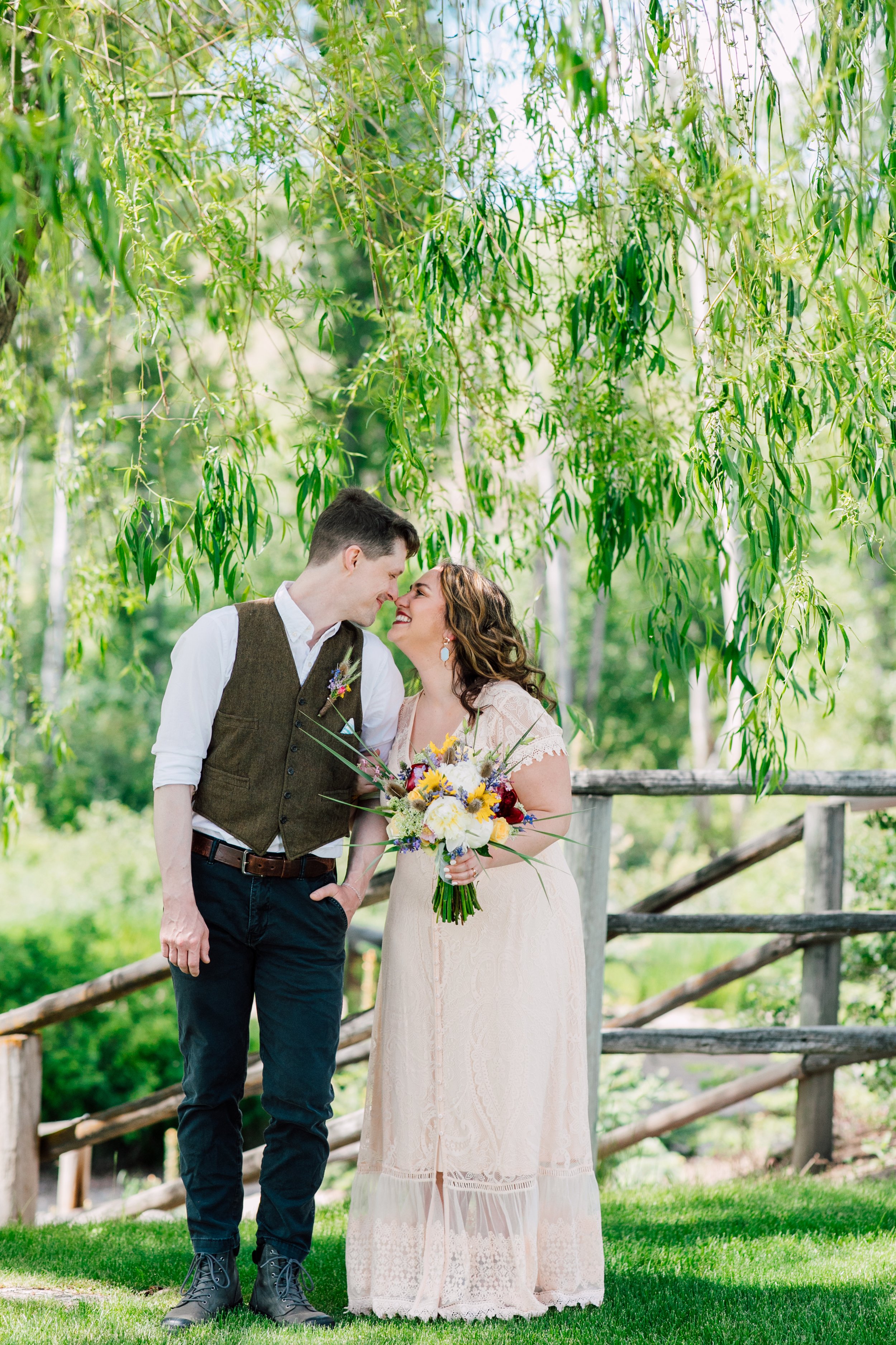 Winthrop Pacific Northwest Wedding Photographer Katheryn Moran Pipestone Canyon Ranch Colorful Fun Authentic Wedding Photography