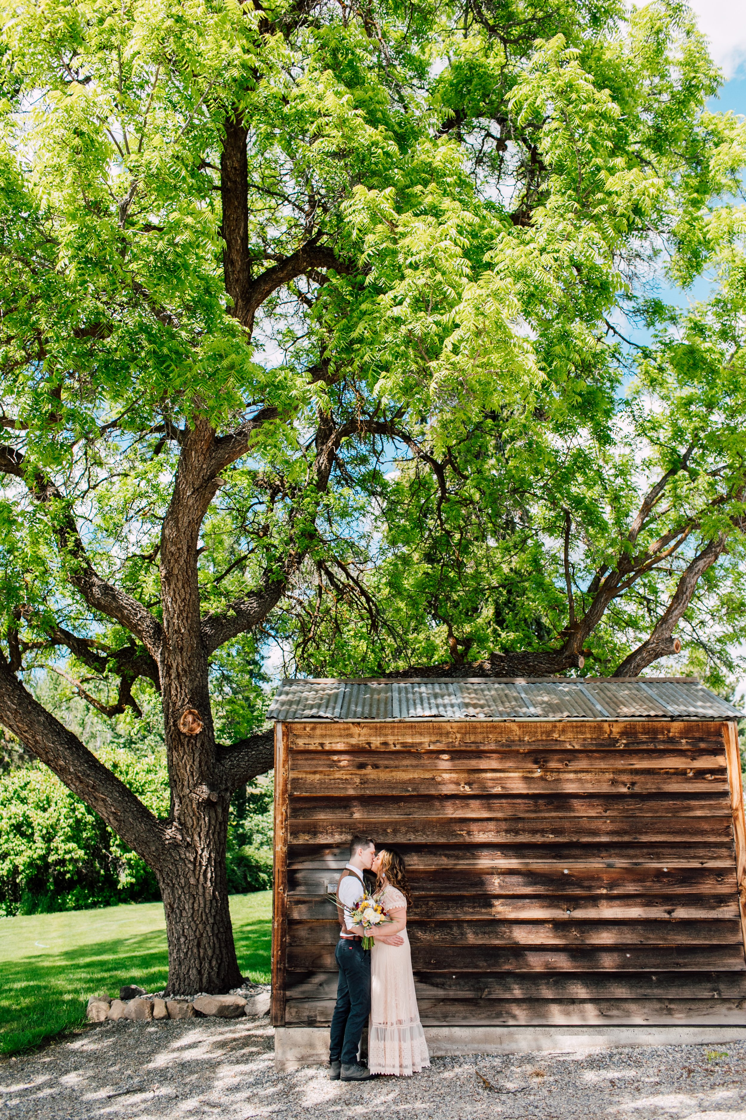 Winthrop Pacific Northwest Wedding Photographer Katheryn Moran Pipestone Canyon Ranch Colorful Fun Authentic Wedding Photography