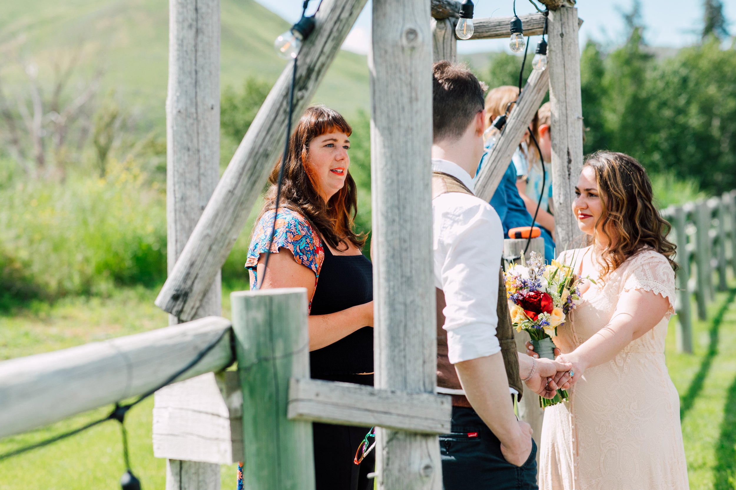 Winthrop Pacific Northwest Wedding Photographer Katheryn Moran Pipestone Canyon Ranch Colorful Fun Authentic Wedding Photography