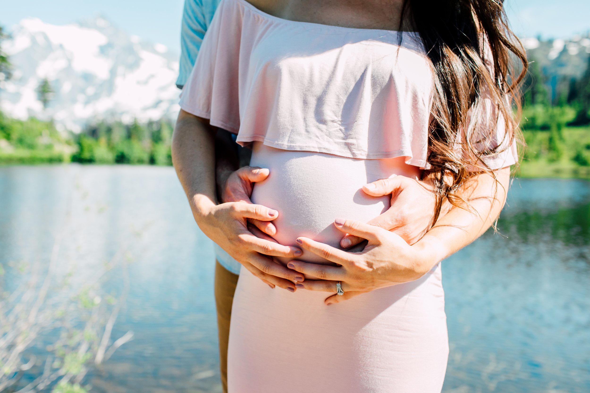 003-bellingham-maternity-photographer-katheryn-moran-mount-baker-picture-lake-gallo.jpg