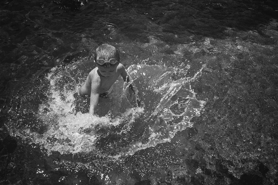 8_14_HEFFNERSINHAWAII_bw35_0102.jpg